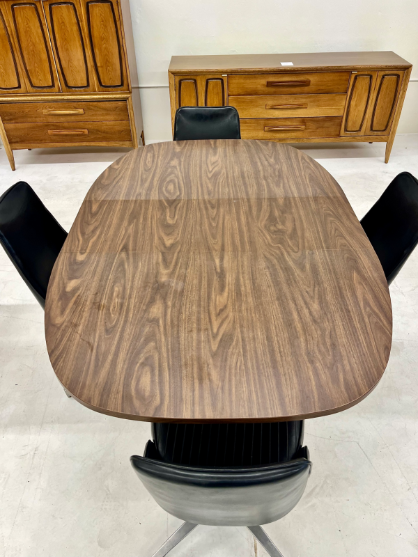1960s ChromeCraft Dining Table With Four Vinyl Chairs + One Leaf - Image 2