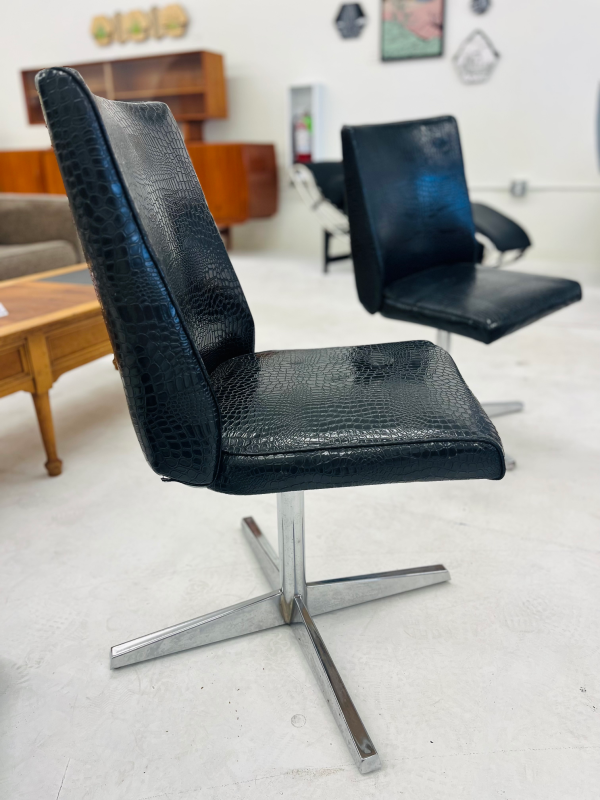 Vintage Howell Interlake Swivel Chairs - Image 8