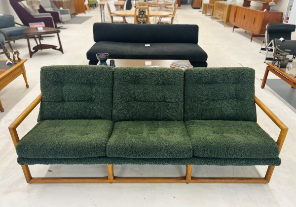 1960s Danish Army Green Boucle Easy Lounge Teak Couch From Möbelfabrik Holstebro - Image 2