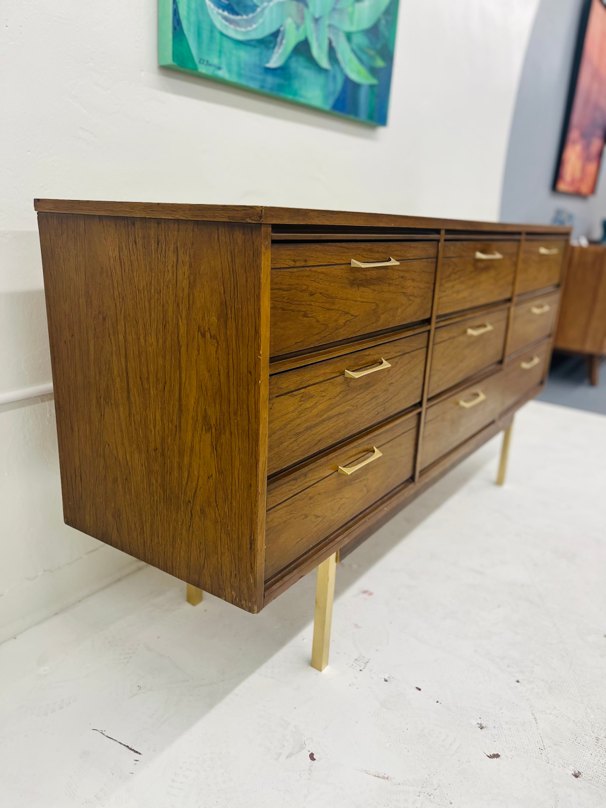 1960s Dixie 9-Drawer Walnut Dresser With Gold Brass Hardware - Image 3