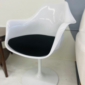 Eero Saarinen Tulip Style Chairs by SDAWY