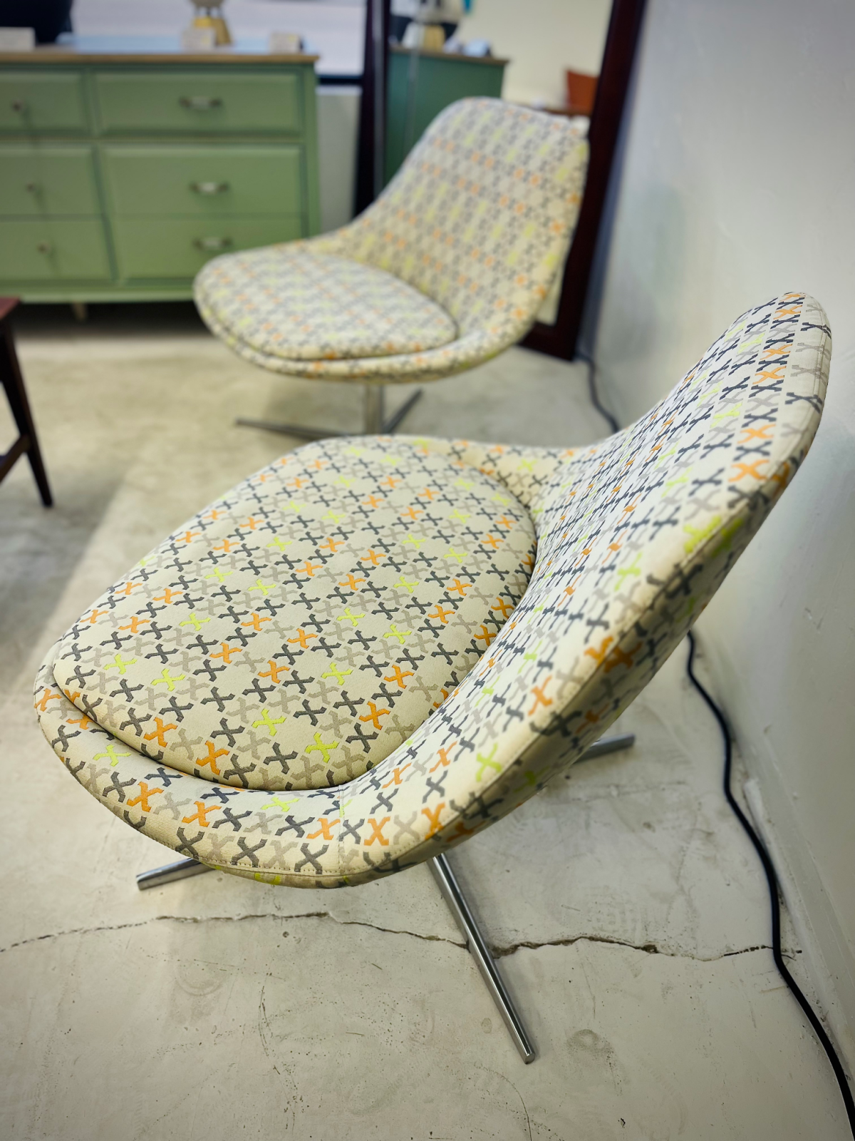 Bernhardt Chiara Swivel Lounge Chairs - PAIR - Image 4