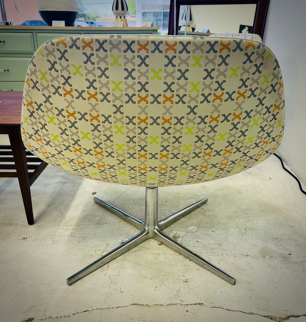 Bernhardt Chiara Swivel Lounge Chairs - PAIR - Image 3