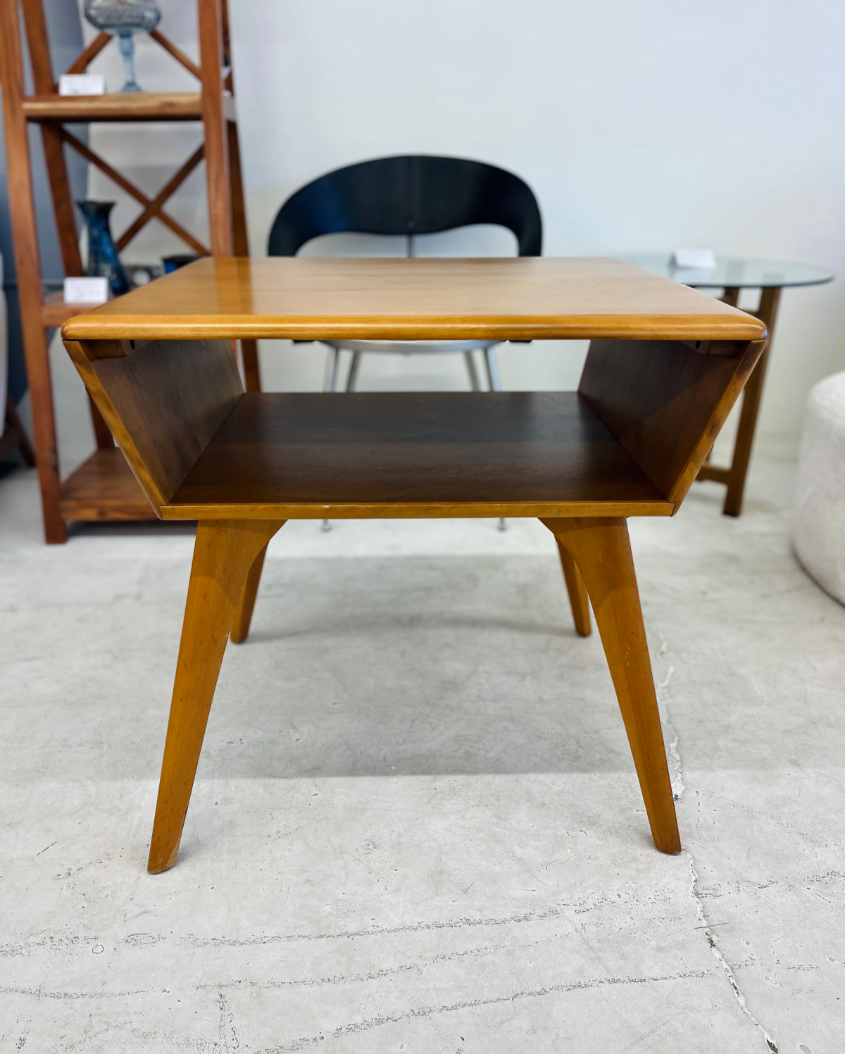 Heywood Wakefield Amber M364 Lamp End TV Table