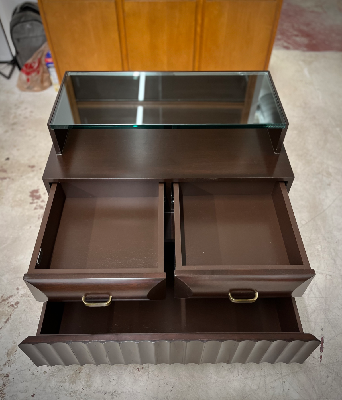 Scott Arthur Yerkey Trillium Nightstands With Two Glass Tops - Image 4