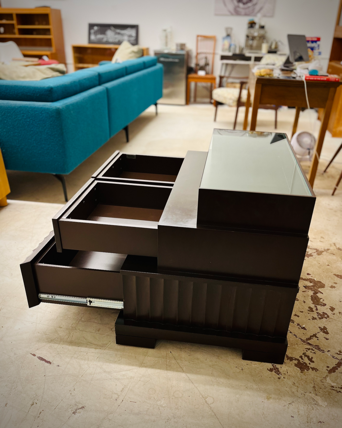 Scott Arthur Yerkey Trillium Nightstands With Two Glass Tops - Image 5