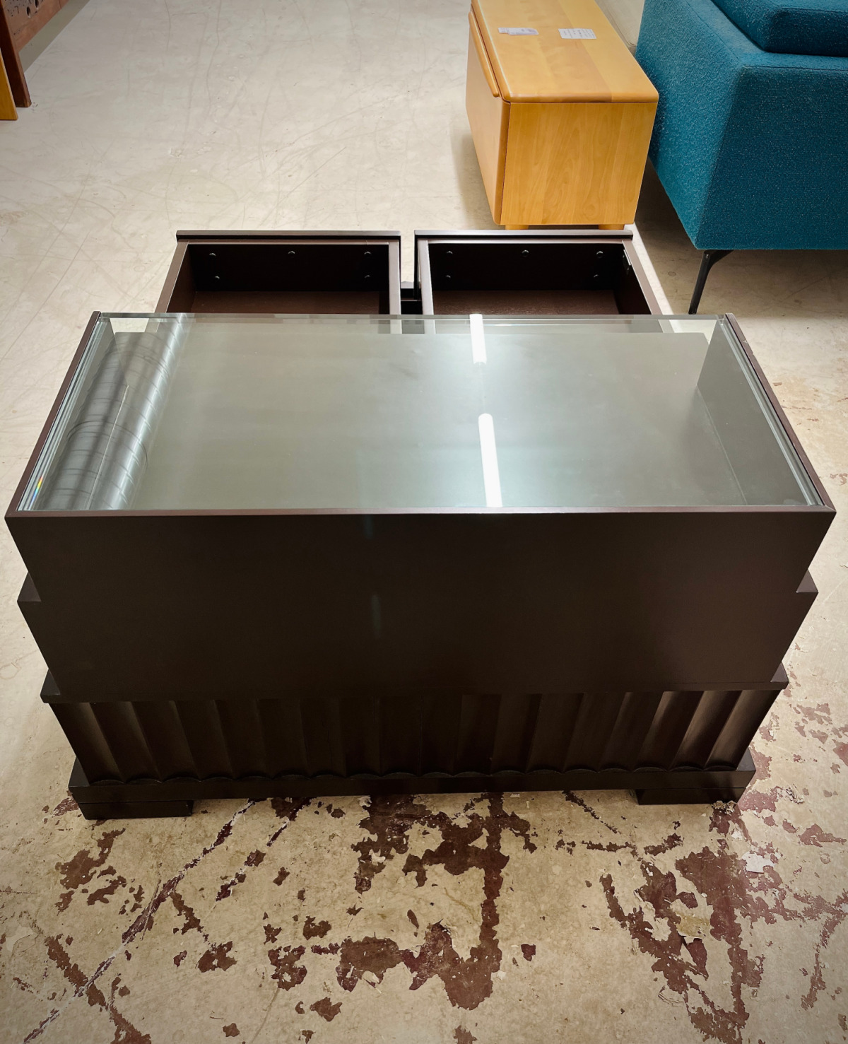 Scott Arthur Yerkey Trillium Nightstands With Two Glass Tops - Image 7