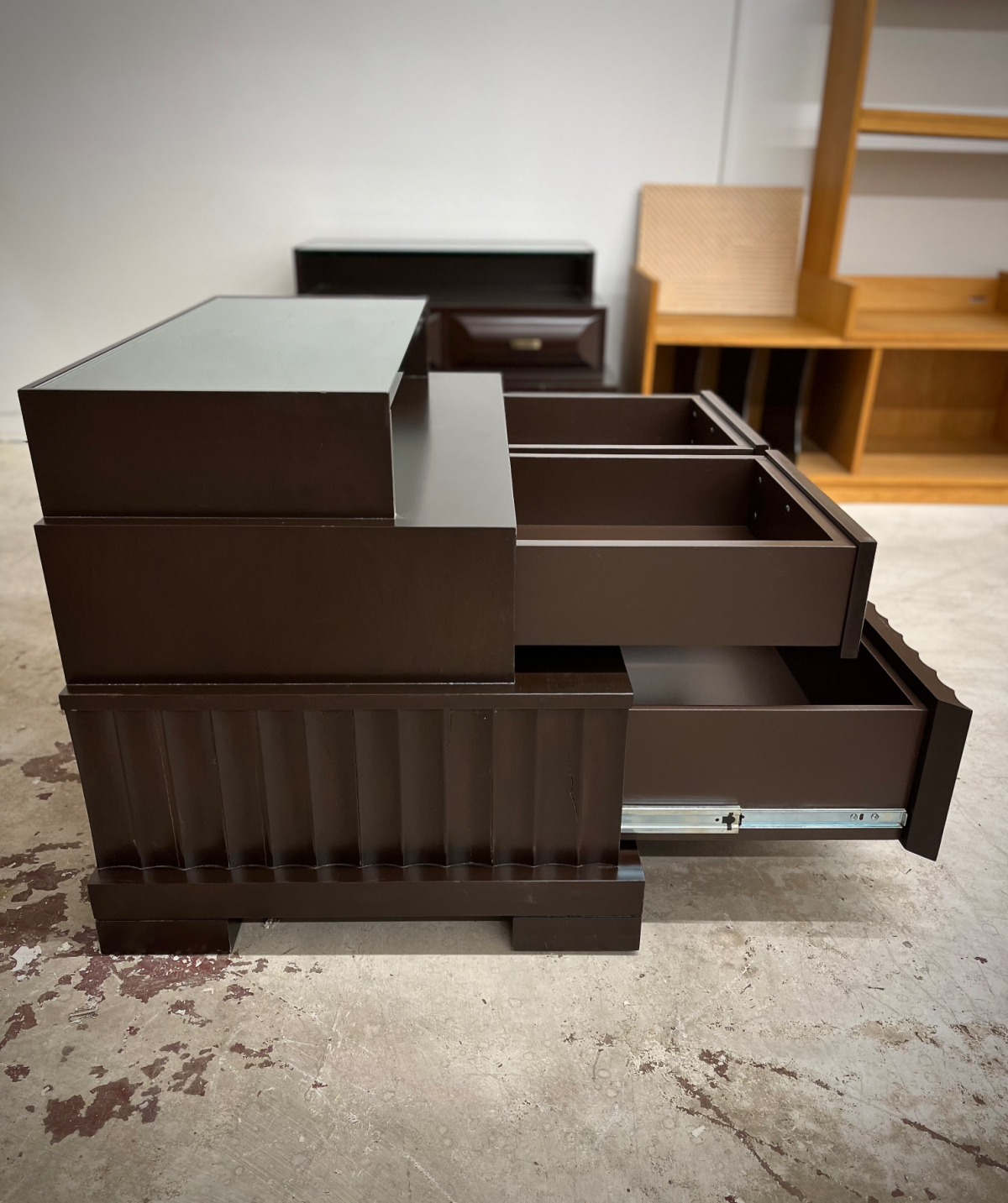 Scott Arthur Yerkey Trillium Nightstands With Two Glass Tops - Image 6