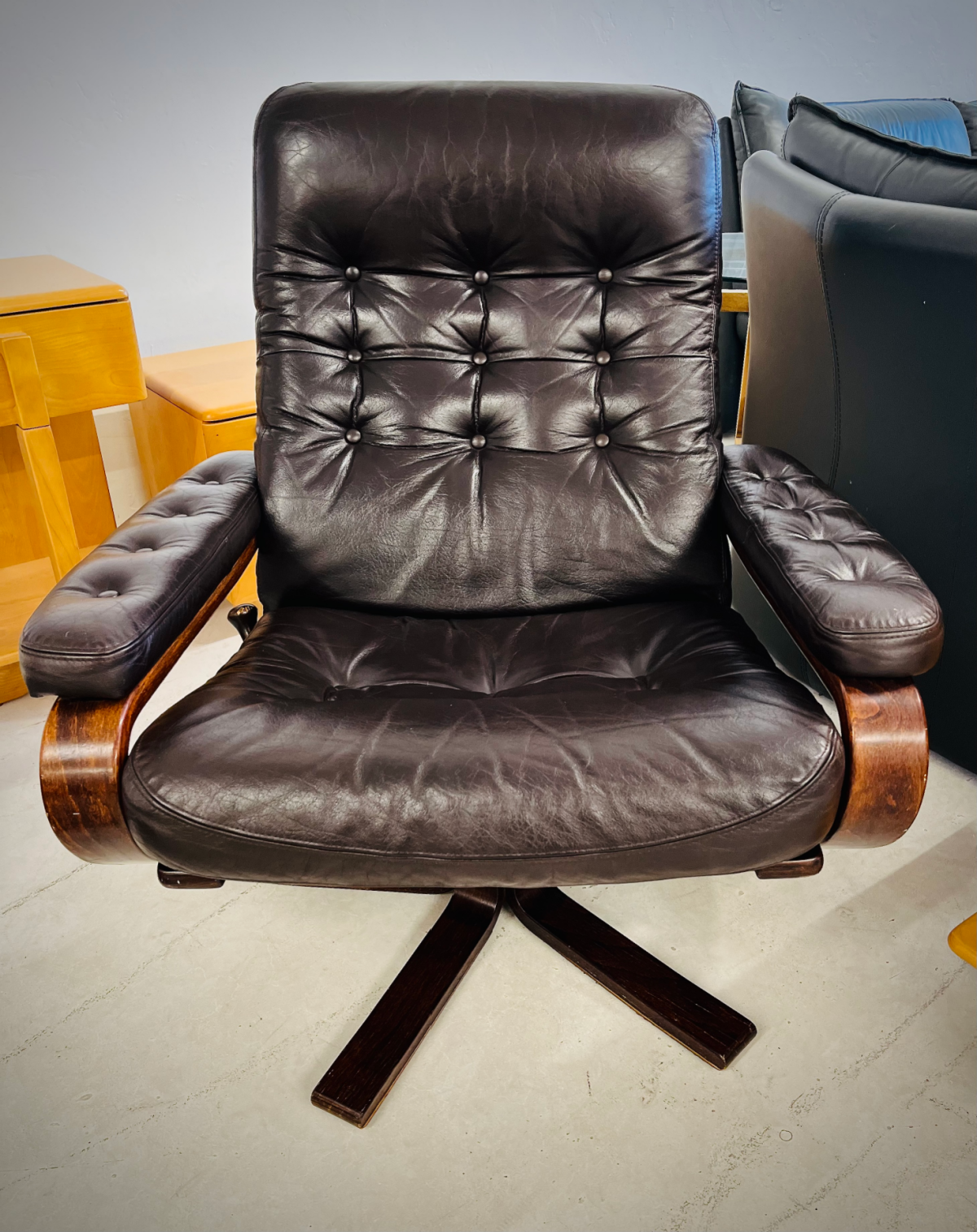 1970s Swedish Swivel Black Leather + Walnut Recliner Chair By Göte Möbler Nässjö (G-Möbel)