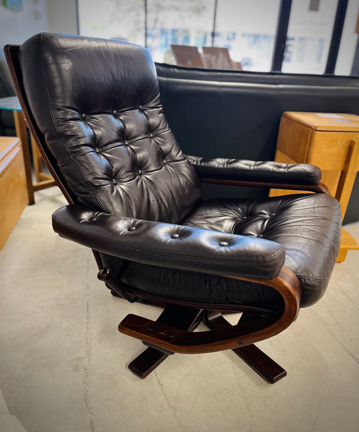 1970s Swedish Swivel Black Leather + Walnut Recliner Chair By Göte Möbler Nässjö (G-Möbel) - Image 2