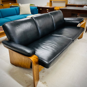 Authentic Black Leather Norwegian Ekornes Pegasus Couch With Walnut Frame/Legs