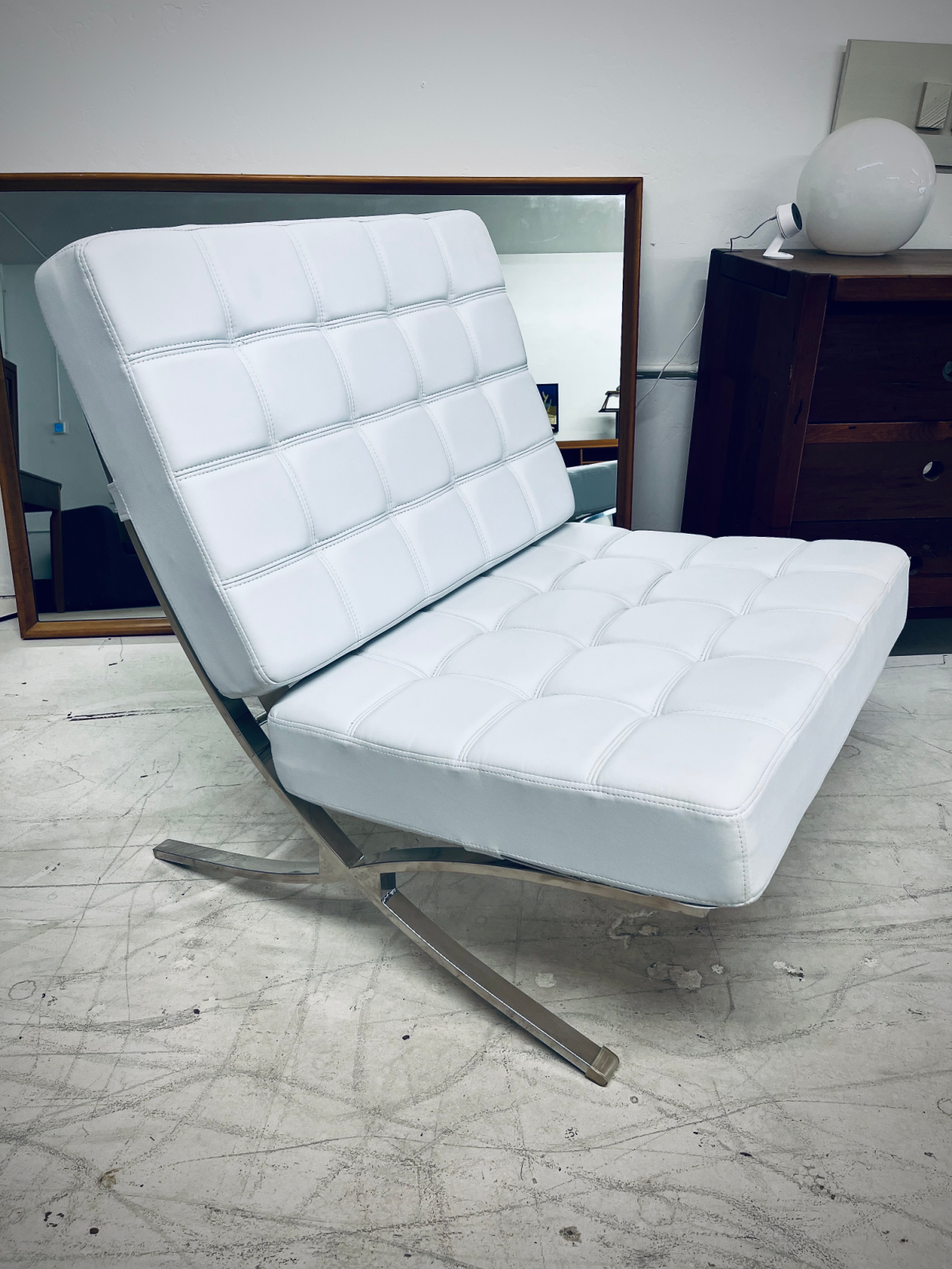 Barcelona/Knoll Style Lounge White Leather Chair